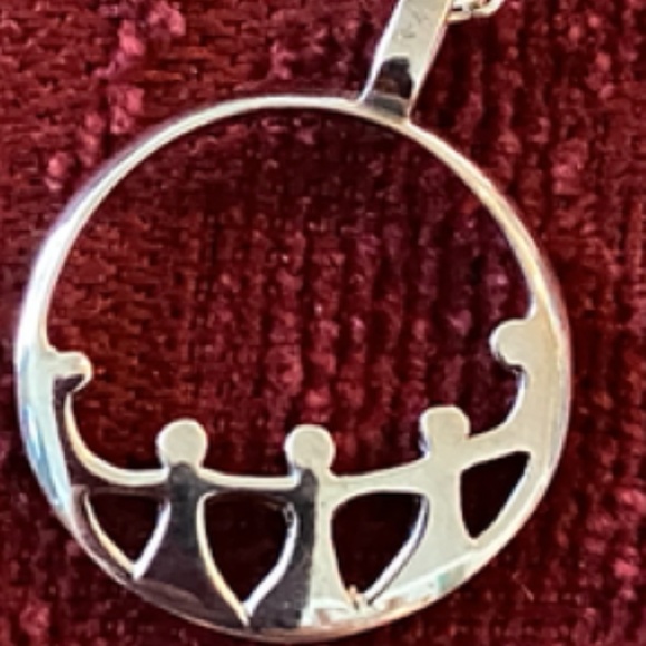 JDGO Indonesia Circle of Friends Necklace - Picture 4 of 7